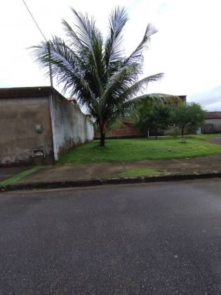 Excelente casa sendo 3/4 TODA REFORMADA