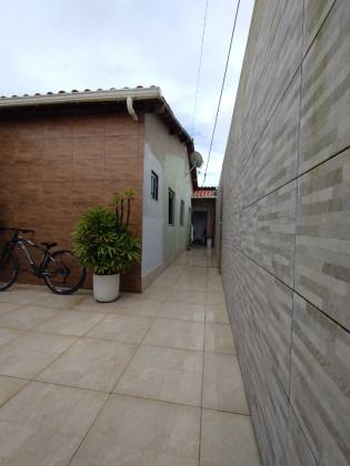 Excelente casa sendo 3/4 TODA REFORMADA