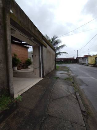 Excelente casa sendo 3/4 TODA REFORMADA