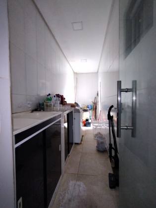 Excelente casa sendo 3/4 TODA REFORMADA