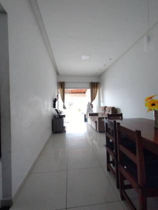 Excelente casa sendo 3/4 TODA REFORMADA