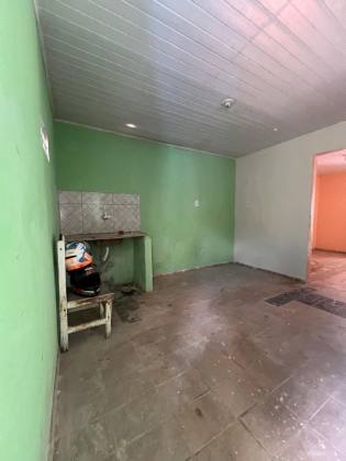 Casa perto da Feirinha do Cleto sendo 2/4 e uma suíte