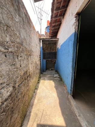 Casa perto da Feirinha do Cleto sendo 2/4 e uma suíte