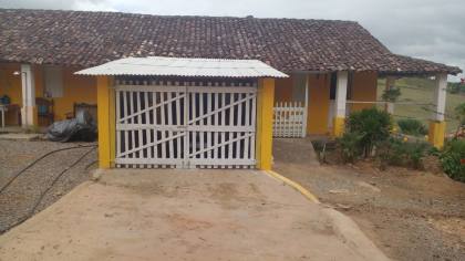 SITÍO COM 2 CASAS
