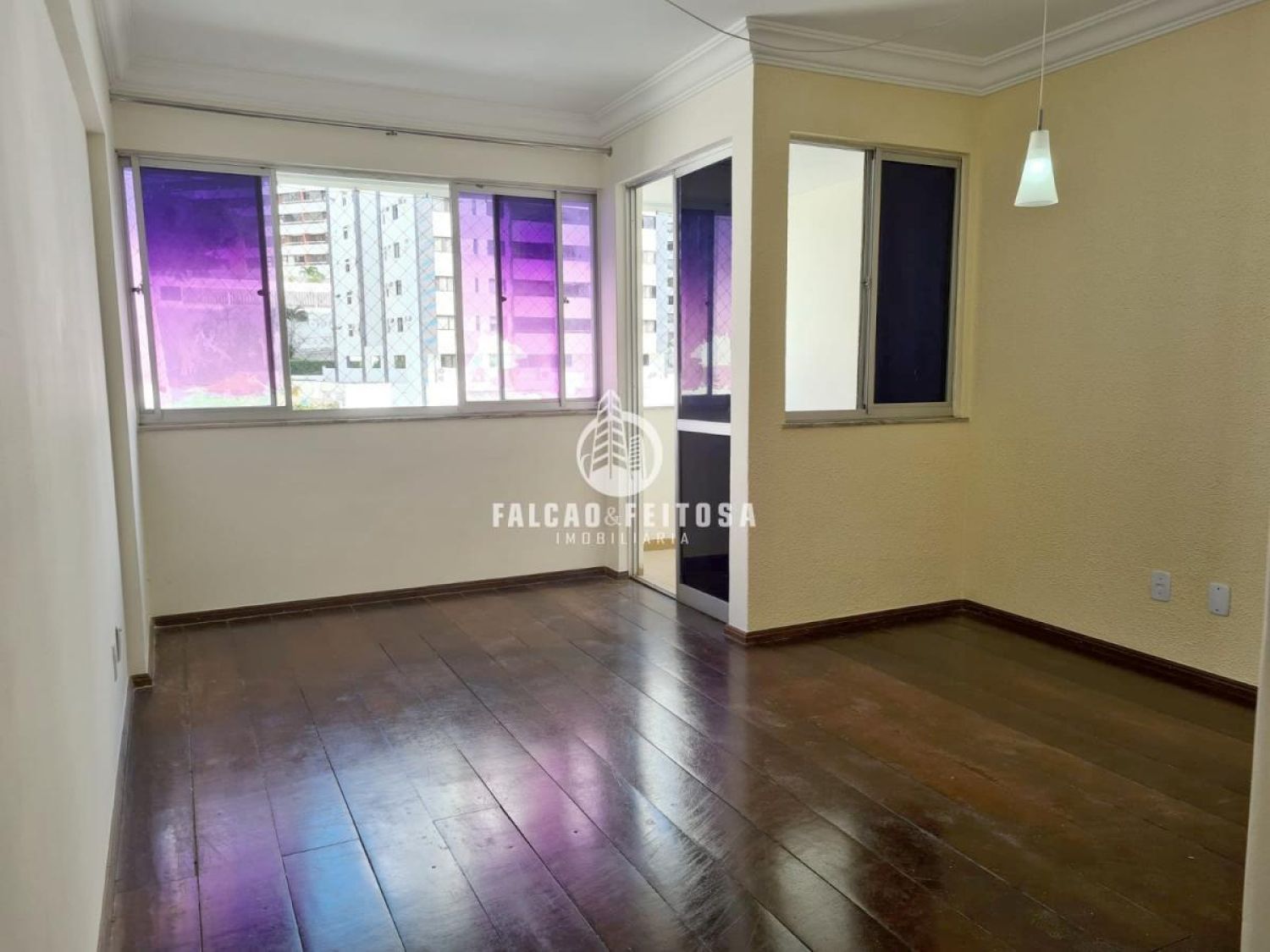 Apartamento à venda no Candeal