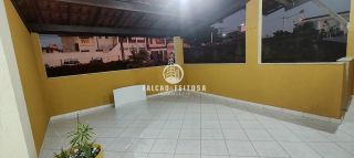 Casa à venda em Itapuã