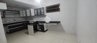 Casa à venda em Itapuã