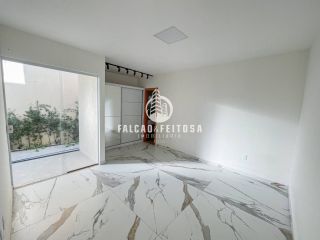 Casa à venda na região de Jardim Castelão