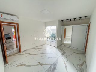 Casa à venda na região de Jardim Castelão