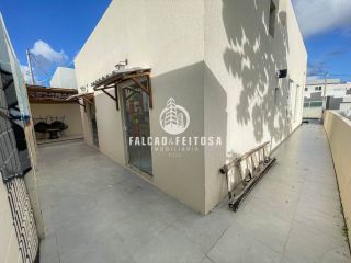 Casa à venda na região de Jardim Castelão