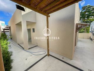 Casa à venda na região de Jardim Castelão