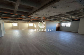 Sala Comercial à venda no Caminho das Árvores