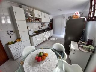 Casa à venda em Itapuã