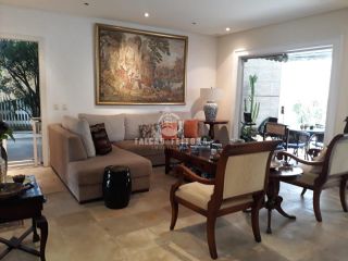 Casa à venda no Caminho das Árvores