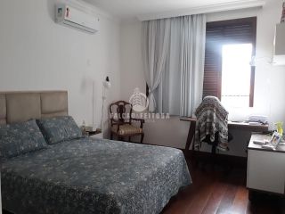 Casa à venda no Caminho das Árvores