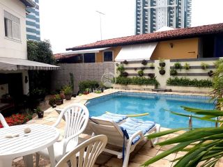 Casa à venda no Caminho das Árvores