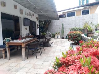 Casa à venda no Caminho das Árvores