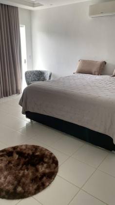 Casa de Condomínio Para Vender com 4 quartos 3 suítes no bairro Estrada do Côco em Camaçari