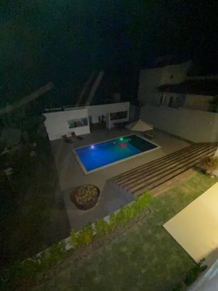 Casa de Condomínio Para Vender com 4 quartos 3 suítes no bairro Estrada do Côco em Camaçari