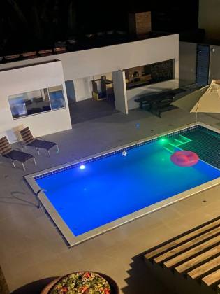 Casa de Condomínio Para Vender com 4 quartos 3 suítes no bairro Estrada do Côco em Camaçari