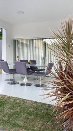 Casa de Condomínio Para Vender com 4 quartos 3 suítes no bairro Estrada do Côco em Camaçari