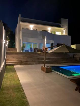 Casa de Condomínio Para Vender com 4 quartos 3 suítes no bairro Estrada do Côco em Camaçari