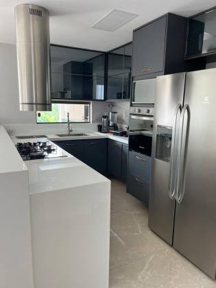 Casa de Condomínio Para Vender com 5 quartos 5 suítes no bairro Portão em Lauro De Freitas