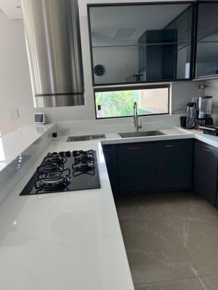 Casa de Condomínio Para Vender com 5 quartos 5 suítes no bairro Portão em Lauro De Freitas