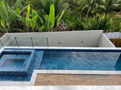 Casa de Condomínio Para Vender com 5 quartos 5 suítes no bairro Portão em Lauro De Freitas