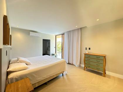 Casa de Condomínio Para Vender com 5 quartos 5 suítes no bairro Praia do Forte em Mata De São João