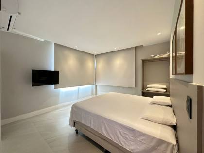 Casa de Condomínio Para Vender com 5 quartos 5 suítes no bairro Praia do Forte em Mata De São João