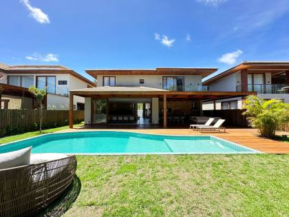 Casa de Condomínio Para Vender com 5 quartos 5 suítes no bairro Praia do Forte em Mata De São João
