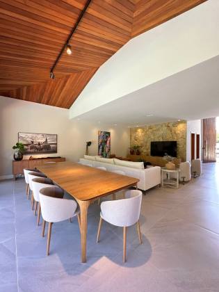 Casa de Condomínio Para Vender com 5 quartos 5 suítes no bairro Praia do Forte em Mata De São João