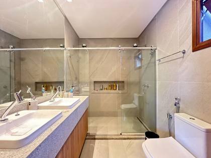 Casa de Condomínio Para Vender com 5 quartos 5 suítes no bairro Praia do Forte em Mata De São João