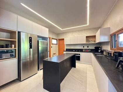 Casa de Condomínio Para Vender com 5 quartos 5 suítes no bairro Praia do Forte em Mata De São João