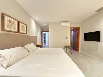 Casa de Condomínio Para Vender com 5 quartos 5 suítes no bairro Praia do Forte em Mata De São João