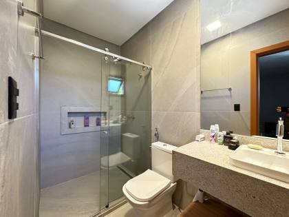 Casa de Condomínio Para Vender com 5 quartos 5 suítes no bairro Praia do Forte em Mata De São João