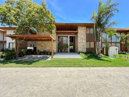 Casa de Condomínio Para Vender com 5 quartos 5 suítes no bairro Praia do Forte em Mata De São João