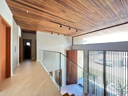 Casa de Condomínio Para Vender com 5 quartos 5 suítes no bairro Praia do Forte em Mata De São João