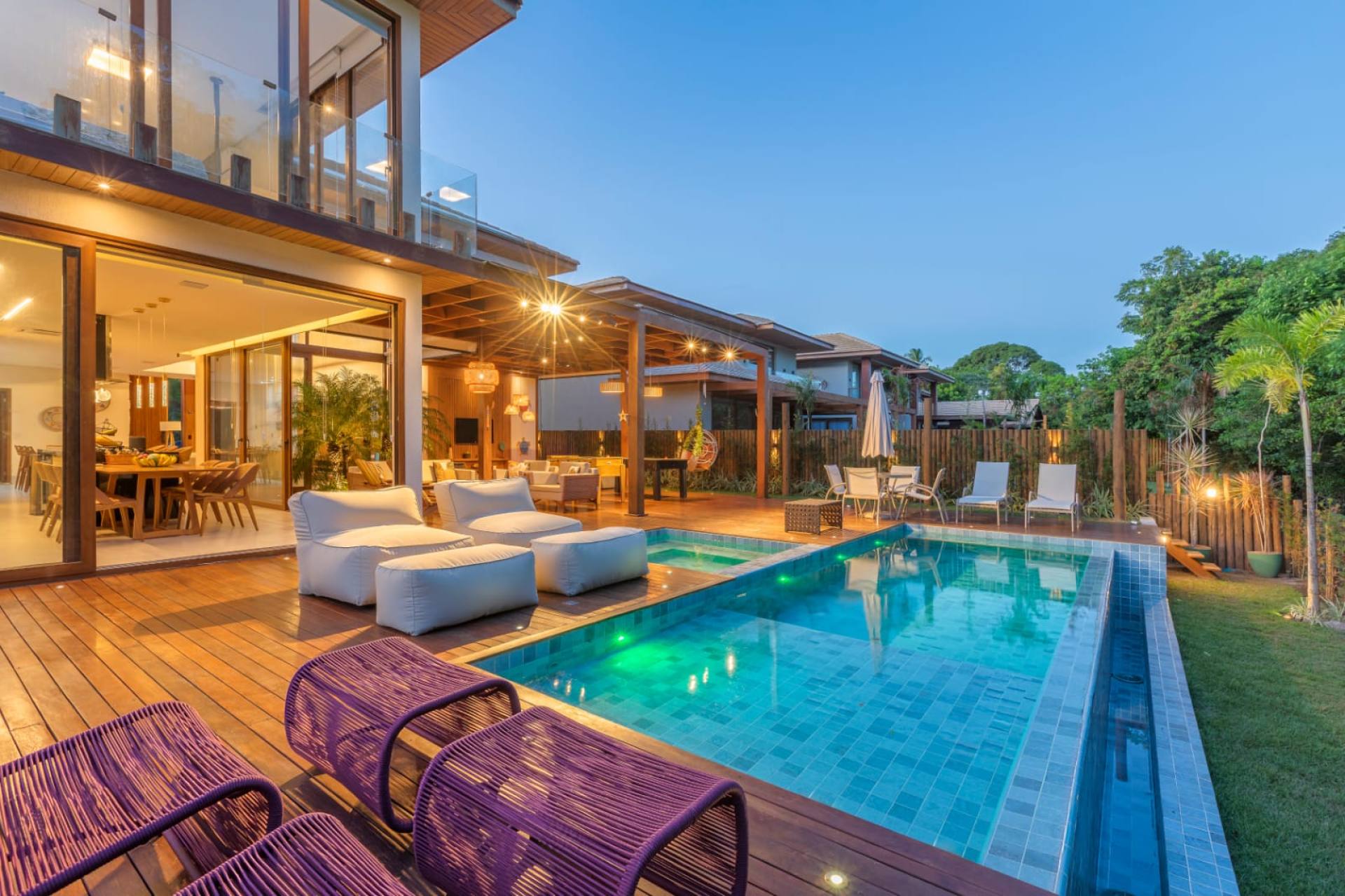 Casa de Condomínio Para Vender com 5 quartos 5 suítes no bairro Praia do Forte em Mata De São João