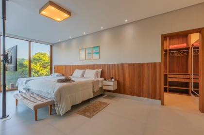 Casa de Condomínio Para Vender com 5 quartos 5 suítes no bairro Praia do Forte em Mata De São João