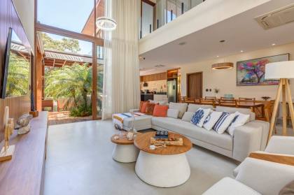 Casa de Condomínio Para Vender com 5 quartos 5 suítes no bairro Praia do Forte em Mata De São João