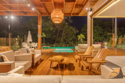 Casa de Condomínio Para Vender com 5 quartos 5 suítes no bairro Praia do Forte em Mata De São João