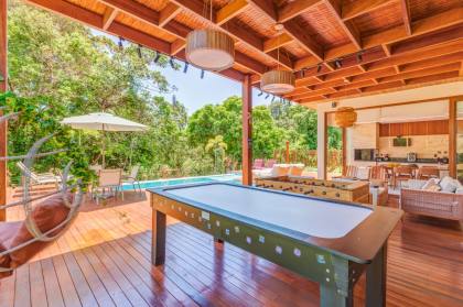 Casa de Condomínio Para Vender com 5 quartos 5 suítes no bairro Praia do Forte em Mata De São João