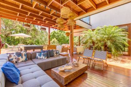 Casa de Condomínio Para Vender com 5 quartos 5 suítes no bairro Praia do Forte em Mata De São João