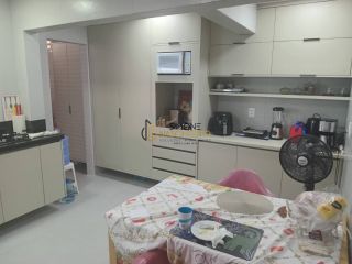 Casa 04 quartos com 03 suítes em Buraquinho