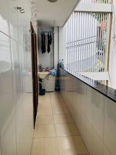 Apartamento 3 Quartos na Barra – Reformado e a Poucos Metros da Praia!