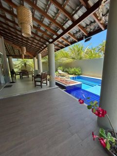 Casa de Condomínio 5 /4 e 2 suítes Barra do Jacuípe em Camaçari