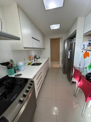 Apartamento 4 /4 e 4 suítes Patamares em Salvador