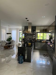 Casa de Condomínio Para Vender com 4 quartos 4 suítes no bairro Alphaville II em Salvador